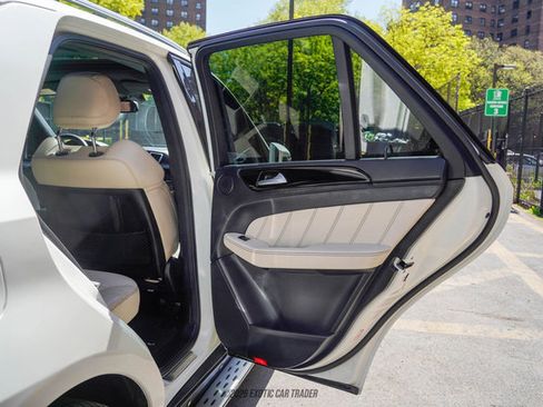 Used 2015 Mercedes-Benz ML 63 AMG 4MATIC image 23