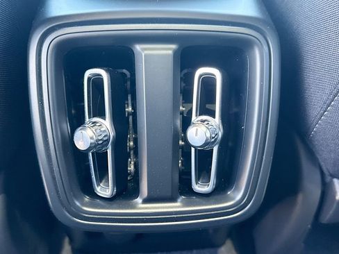 Used 2024 Volvo XC40 B5 Core AWD/4WD image 29