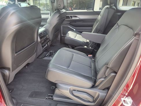 Used 2025 Jeep Wagoneer Series II image 12