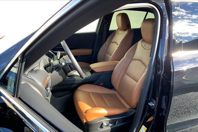 Used 2023 Cadillac XT4 Premium Luxury w/ LPO, Onyx Lite Package AWD/4WD image 25
