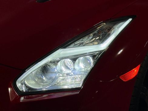 Used 2015 Nissan GT-R Black Edition image 45