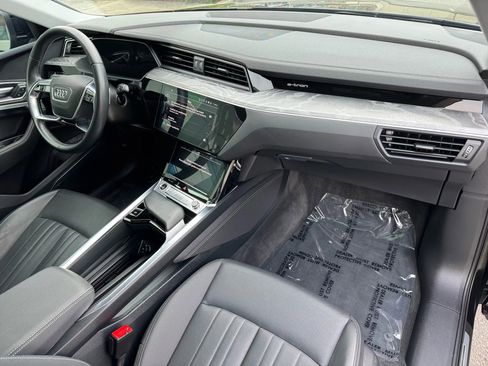 Used 2021 Audi e-tron Premium Plus w/ Premium Plus Package image 24