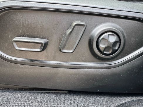 Used 2021 Jeep Grand Cherokee L Limited w/ Luxury Tech Group II image 24