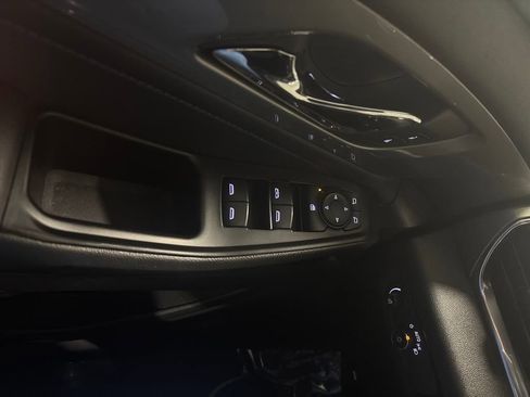 Used 2023 Chevrolet Traverse LT image 31