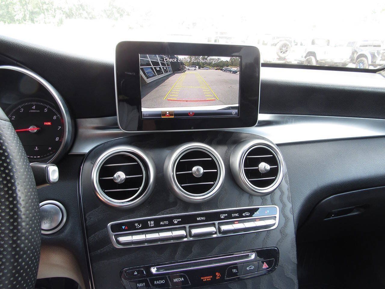 Used 2018 Mercedes-Benz GLC 300 4MATIC image 33