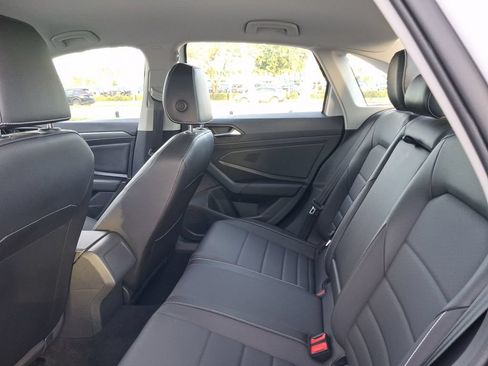 Certified 2022 Volkswagen Jetta SE FWD image 8