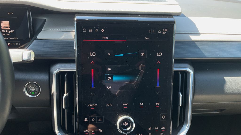 Certified 2026 GMC Acadia Elevation w/ Elevation Premium Package AWD/4WD image 40