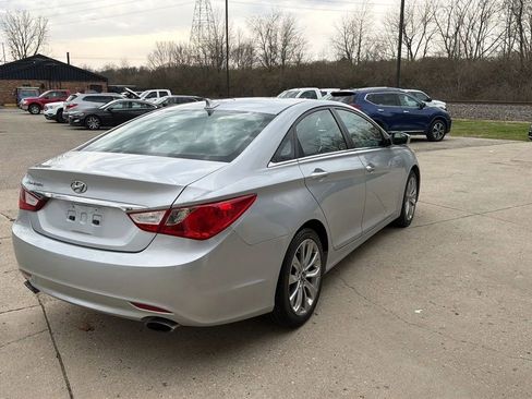 Used 2011 Hyundai Sonata SE w/ Navigation & Sunroof Pkg 4 image 5