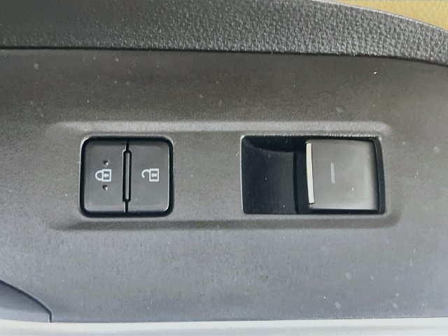 Used 2022 Toyota RAV4 XLE AWD/4WD image 32