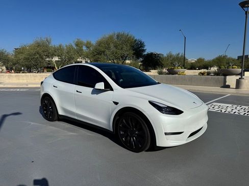 Used 2023 Tesla Model Y Performance image 4