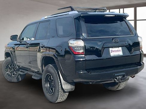 Used 2016 Toyota 4Runner SR5 RWD image 4