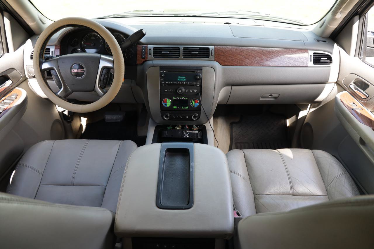 Used 2007 GMC Yukon SLT w/ SLT Preferred Equipment Group RWD image 2