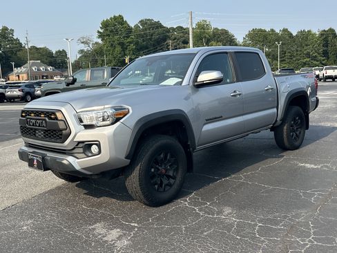 Used 2020 Toyota Tacoma TRD Off-Road AWD/4WD image 4