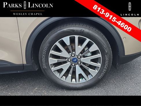 Used 2020 Ford Escape Titanium FWD image 32