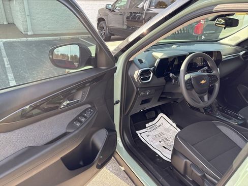 Used 2025 Chevrolet TrailBlazer LS w/ LS Convenience Package image 15