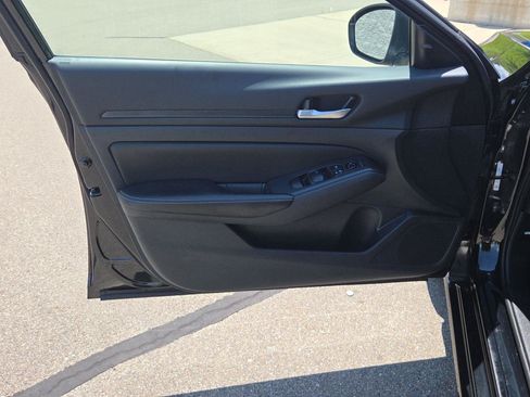 Used 2025 Nissan Altima 2.5 SV FWD image 15