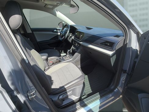 Used 2022 Volkswagen Taos SE w/ Panoramic Sunroof Package AWD/4WD image 17