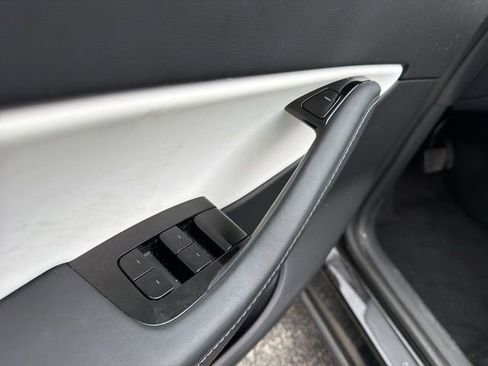 Used 2020 Tesla Model Y Long Range image 21