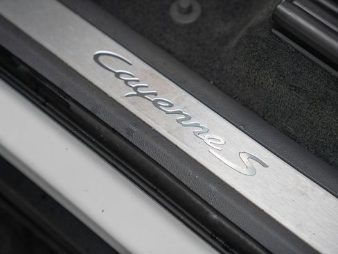 Used 2019 Porsche Cayenne S image 12