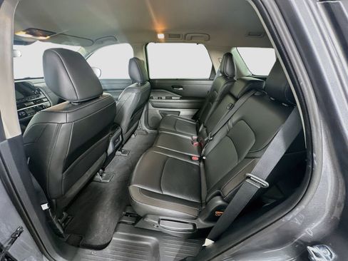Used 2025 Nissan Pathfinder SL AWD/4WD image 29