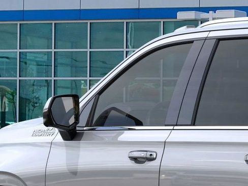 New 2026 Chevrolet Suburban High Country w/ LPO, Illumination Package RWD image 12