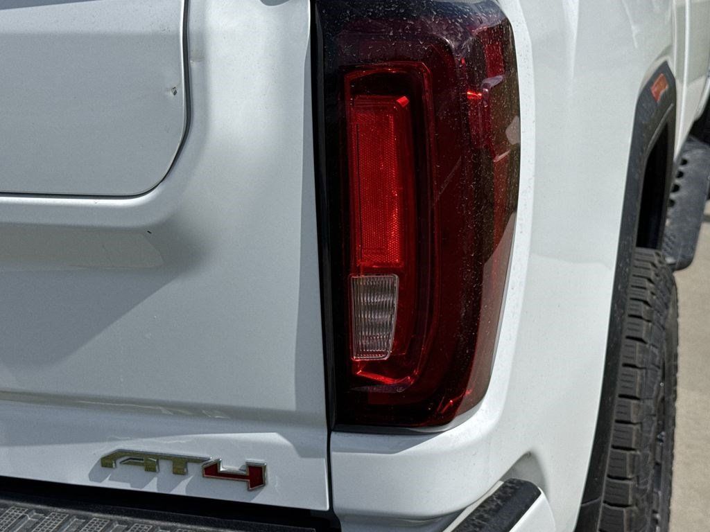 Used 2023 GMC Sierra 2500 AT4 w/ AT4 Preferred Package AWD/4WD image 12