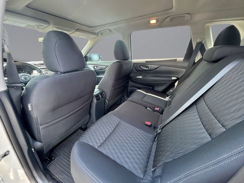 Used 2017 Nissan Rogue SV FWD image 31
