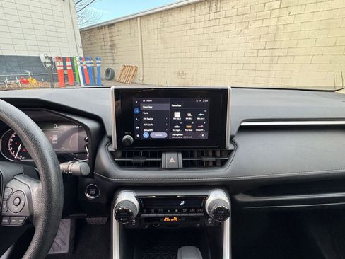 Used 2025 Toyota RAV4 XLE image 21