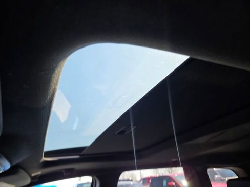 Used 2017 Jeep Grand Cherokee Limited image 19