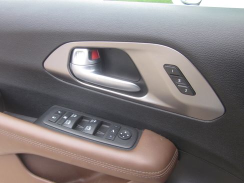 Used 2018 Chrysler Pacifica Limited image 19