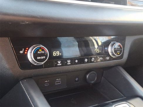 Used 2024 Mitsubishi Outlander SE image 18