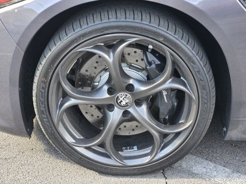 Used 2019 Alfa Romeo Giulia Quadrifoglio RWD image 9