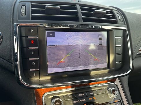 Used 2020 Lincoln Continental w/ Convenience Package image 11