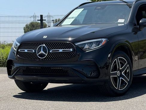 Used 2024 Mercedes-Benz GLC 300 4MATIC image 3