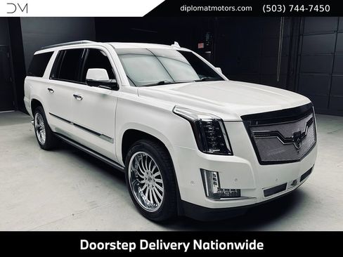 Used 2017 Cadillac Escalade ESV Platinum AWD/4WD image 9