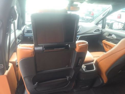 Used 2025 Chrysler Pacifica Pinnacle FWD image 20