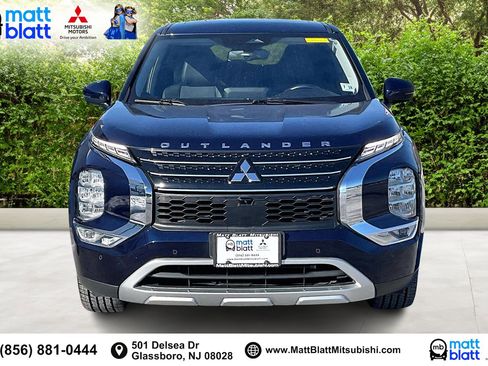 Used 2023 Mitsubishi Outlander SE image 3