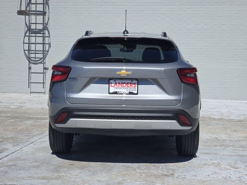 Used 2025 Chevrolet Trax LT w/ LT Convenience Package image 7