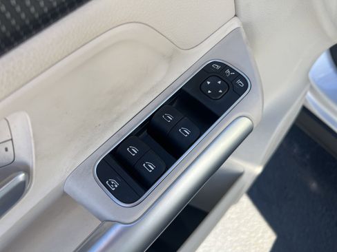 Used 2023 Mercedes-Benz GLA 250 4MATIC w/ Premium Package image 15