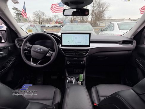 Used 2025 Ford Escape Platinum image 18