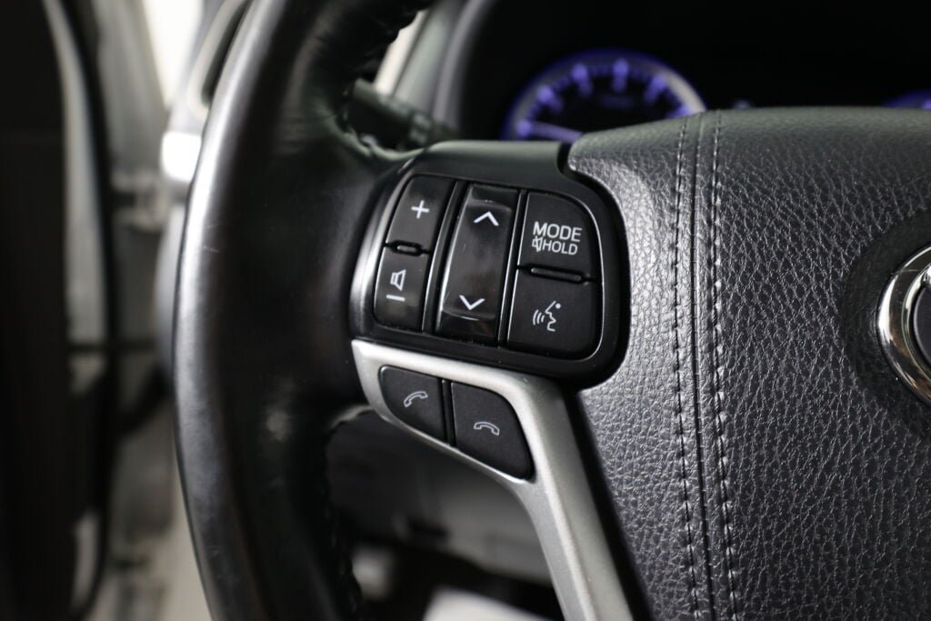 Used 2017 Toyota Highlander SE AWD/4WD image 34