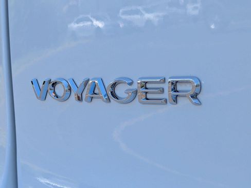 Used 2023 Chrysler Voyager LX FWD image 34