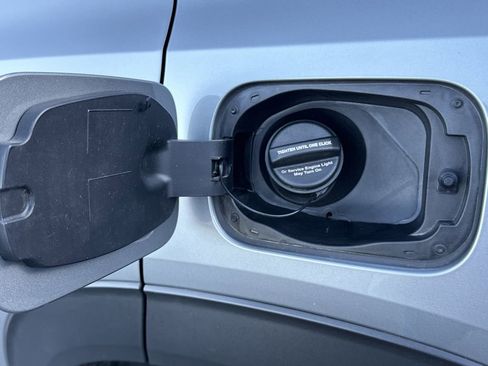 Used 2024 Chevrolet TrailBlazer RS w/ Driver Confidence Package image 28