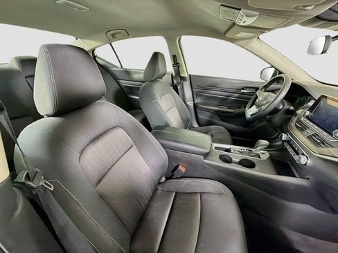 Used 2025 Nissan Altima 2.5 SV FWD image 27