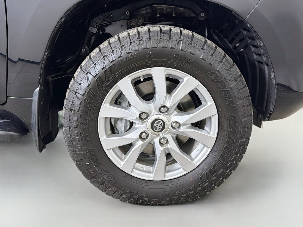 Used 2018 Toyota Land Cruiser w/ Carpet Mat Package AWD/4WD image 30