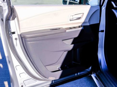 Used 2024 Toyota Sienna XLE FWD image 22