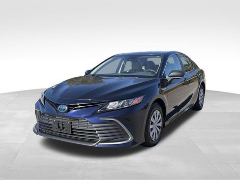 Used 2021 Toyota Camry LE image 7