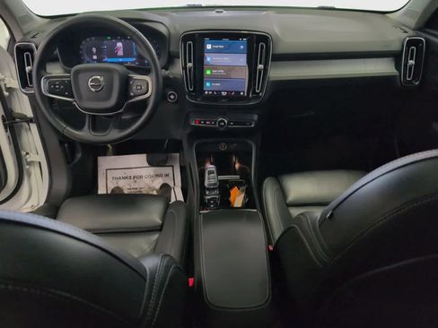 Used 2025 Volvo XC40 B5 Plus image 11