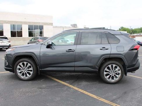 Used 2023 Toyota RAV4 XLE Premium AWD/4WD image 7