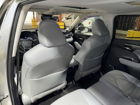 Used 2021 Toyota Highlander Limited AWD/4WD image 31